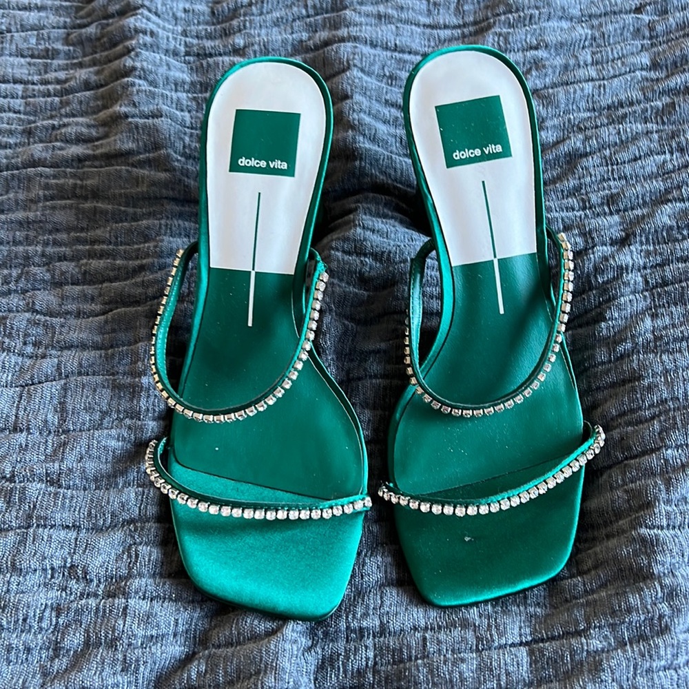 Dolce vita brand new holiday sandals